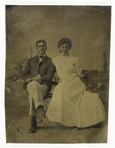 Utan titel (Porträtt av sittande man och kvinna) av Unknown