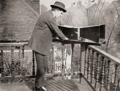 Archibald Montgomery Low with the Audiometer, från Master Minds of Modern Science, publicerad 1930 av Unknown