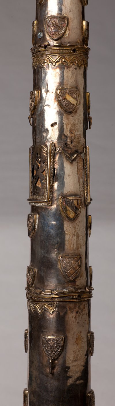 Ljusstake (?), silversmide, detalj av Unknown artist