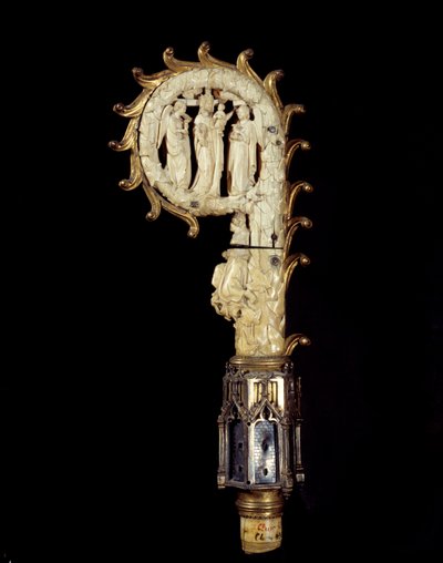 Eveque lager i koppar, guldmetall och elfenben som representerar Jungfrun mellan två änglar. 1300 runt Paris, medeltidens nationalmuseum, termalbaden i Cluny av Unknown artist