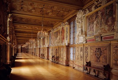 Galerie Francois I på slottet Fontainebleau: träslöjd och väggmålningar gjorda på 1500-talet av Unknown artist