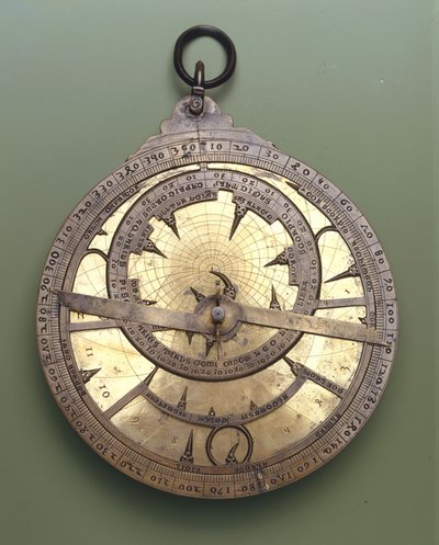 Latinsk astrolabium användes i Italien och södra Europa i början av 1300-talet. av Unknown artist