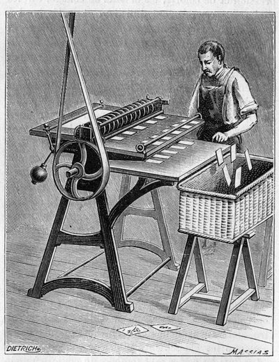 Skapa kort att spela med gamla metoder. Decoupage av spelkort. Gravyr från 1893. av Unknown artist