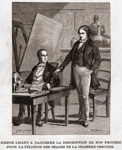 Niepce läser för Louis Daguerre l beskrivningen av heliografi, för fixering av bilder från camera obscura - Nicephore Niepce (1765-1833), fransk uppfinnare, fotografisk pionjär som läser för Daguerre beskrivningen av sin metod för att fixa bilderna av Unknown artist