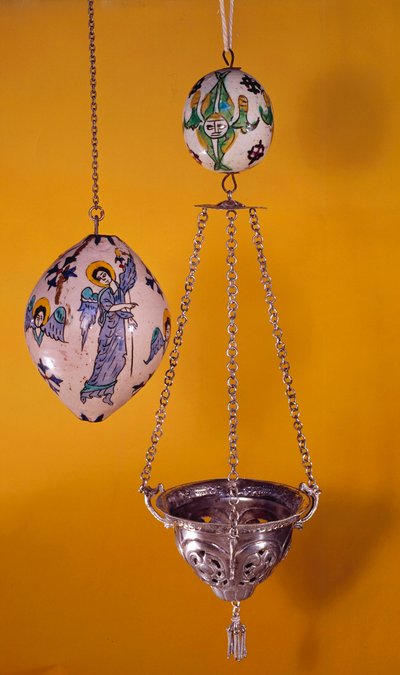 Orientalisk konst: polykroma fajanskulor med änglar. 1800-talets Paris, Armeniskt museum av Unknown artist