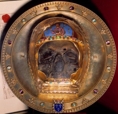 Relik: S:t Johannes Döparens skalle fördes tillbaka 1206 från det fjärde korståget till Konstantinopel, skattmästare för sakristian i katedralen i Amiens. av Unknown artist