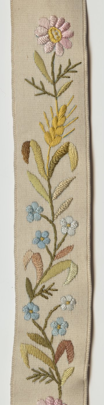 Hängslen, c.1880 (detaljvy), Broderad vit satin, läder, silver, Maker okänd av Unknown artist
