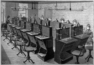 Telefoni i Sverige: rum på telefoncentralen i Stockholm. Gravyr i "" Nature: granskning av vetenskaperna och deras tillämpningar på konst och industri "" av 23 mars 1889. av Unknown artist