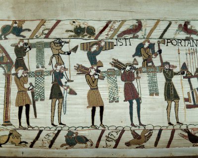 Vapen och vin förs till fartygen under tankningen för erövringen av England av Vilhelm Erövrarens flottor (1027-1087) 1066 Detalj av Bayeux gobeläng eller Broderi av Drottning Mathilde av Unknown artist