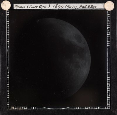Astronomisk glasplåtsbild av månen i första fjärdedelen (1899) av Unknown artist