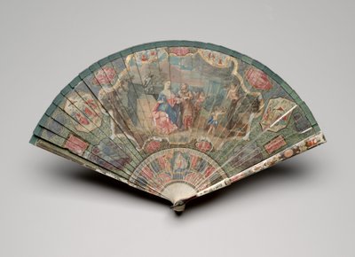 Brisé-fläkt med spåkvinna och chinoiserie-motiv, ca 1700-25 (gouache på elfenbensblad, sidenband, sköldpadda, klistrade ädelstenar och mässingsögla) av Unknown artist