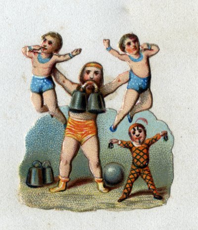 Cirkus: en alterofil lyfter två män på armlängds avstånd medan han håller en vikt mellan tänderna för att visa vad hans muskler kan göra. Kromolitografi omkring 1890. av Unknown artist