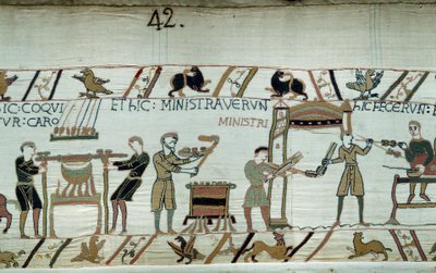 Erövring av England av hertigen av Normandie Vilhelm Erövraren (1027-1087) 1066: förberedelse av festen för hertigen och hans rustningar före slaget vid Hastings, köttet steks, tjänarna förbereder fjäderfän Detalj av gobelängen av Bayeux o av Unknown artist