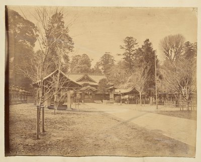 [Innergård i ett oidentifierat japanskt tempel] av Unknown artist