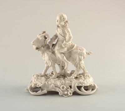 Figur av en pojke på en bagge av Unknown artist