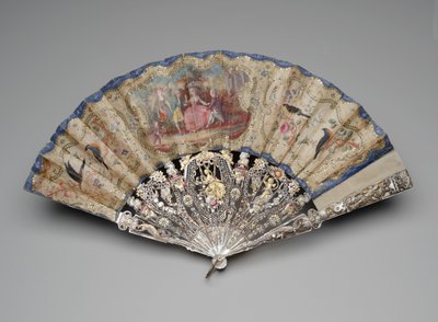 Fällbar fläkt med uppvaktningsscen, ca 1770-80 (gouache på dubbla sidenblad, paljetter i mässing, pärlemor, förgyllning & mässingsögla) av Unknown artist