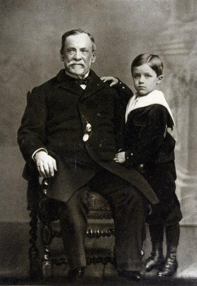 Porträtt av Louis Pasteur (1822 - 1895) och hans barnbarn Louis Pasteur Vallery - Radot 1893. av Unknown artist