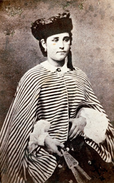 Porträtt av Teresita Garibaldi (1845-1903), dotter till den italienska patrioten och hjältar till Risorgimento Giuseppe Garibaldi (1807-1882) och hans första fru Anita (1821-1849). Fotografi privat samling av Unknown artist