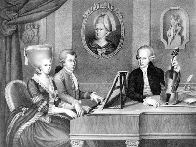 Porträtt av Wolfgang Amadeus Mozart (1756 - 1791) mellan sin far och mor. Litografi från 1800-talet. av Unknown artist