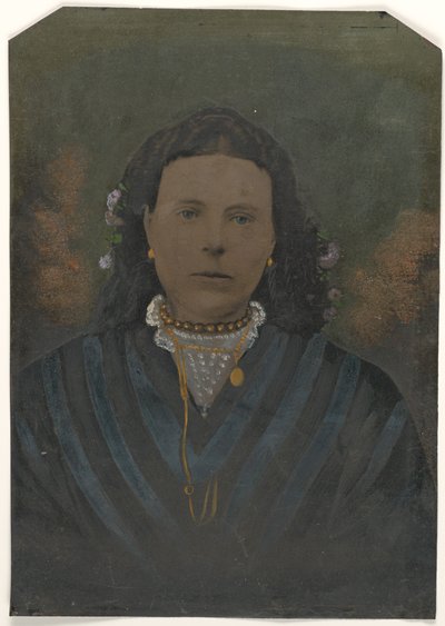 [Porträtt av ung kvinna] av Unknown artist
