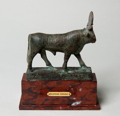 Statyett av Apis Bull av Unknown artist