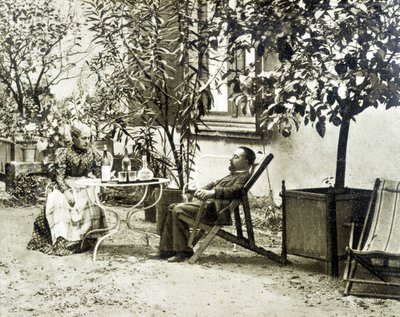 Toulouse Lautrec med sin mamma, på Château de Malromé av Unknown artist