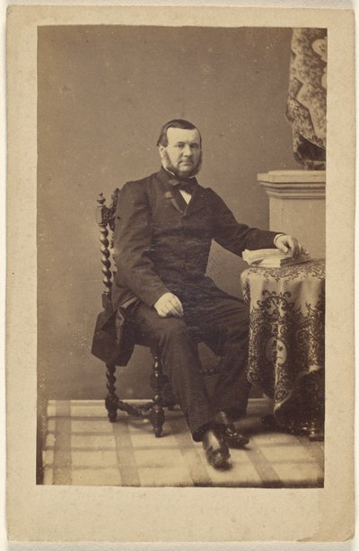 [Oidentifierad skäggig man, sittande] av Unknown artist