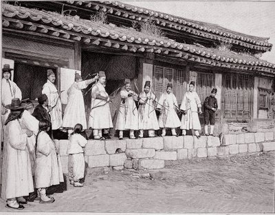 Bågskyttar i det gamla palatset i Seoul, Korea, slutet av 1800-talet av Unknown photographer