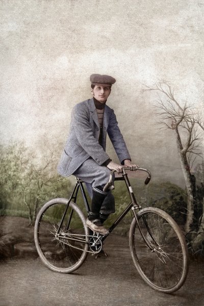 Fernand Ochse på cykel, Frankrike, ca 1920 (foto) av Unknown photographer