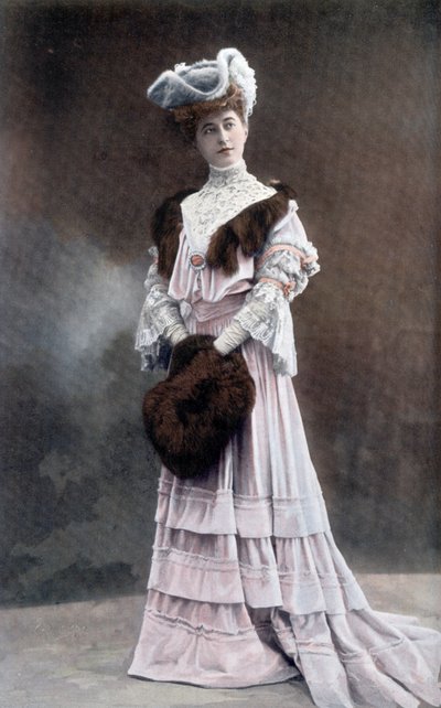 Franska komikern Gabrielle Dorziat (1880-1979) foto av Reutlinger från franska tidningen "Le Theatre" september 1905 av Unknown photographer