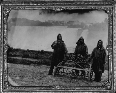 Gruppporträtt vid Niagarafallen, ca 1855 (heltallrik ambrotye) av Unknown photographer