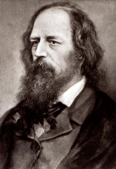 Porträtt i halvfigur av den berömde engelske poeten Alfred Tennyson av Unknown photographer
