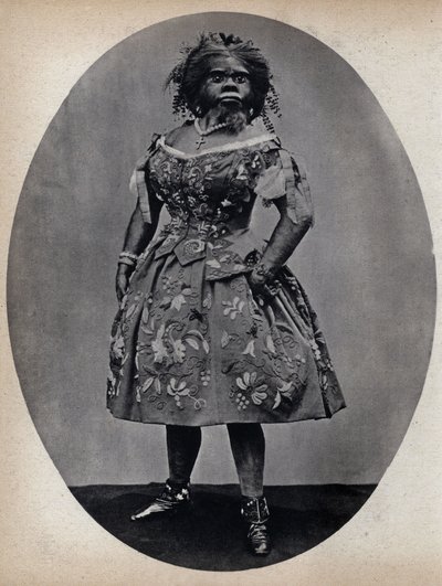 Monstren, hundkvinnan. Fotografi, sent 1800-tal, Paris. Coll. Selva. av Unknown photographer