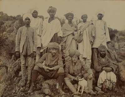 Löjtnant S Edwardes med sin hund Biddy, 1895 ca av Unknown