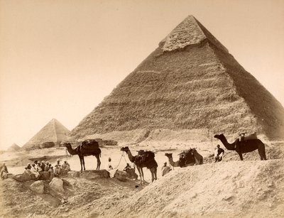 Män och kameler framför pyramiden i Chefren av Unknown photographer