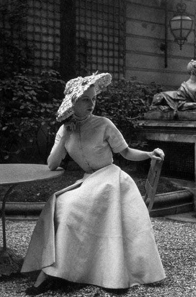 Mode Dior 1948: Robe "New Look" de Christian Dior (foto) av Unknown photographer