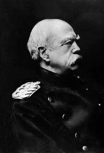 Porträtt av Otto Eduard Leopold von Bismarck (1815-1890), förbundskansler i Preussen och det tyska riket. av Unknown photographer