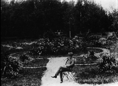Porträtt av kompositören Piotr eller Peter Iljitj Tjajkovskij (eller Tjajkovskij eller Cajkovskij eller Tschaikowskij av Unknown photographer
