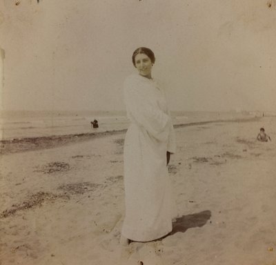 Porträtt på stranden i Forte dei Marmi, Versilia, ca 1910 (foto) av Unknown photographer