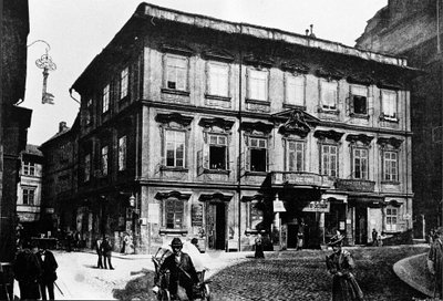 Prag, före 1897. Byggnaden där författaren Franz Kafka föddes. av Unknown photographer