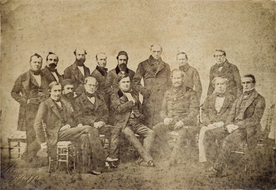 Pariskongressen var en fredskonferens som hölls i Paris, Frankrike, 1856, mellan representanter för stormakterna i Europa för att sluta fred efter det nästan tre år långa Krimkriget - Krimkriget (1853-1856): legater som representerade enskilda makter kl. av Unknown photographer