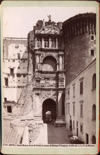 Triumfbåge i Castel Nuovo, Neapel, ca 1880 (fotografi) av Unknown photographer