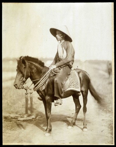 Vietnamesisk ryttare, sent 1800-tal. av Unknown photographer