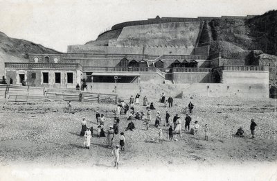 Utsikt över stranden i Mesnil Val (Mesnil-Val) med dess kasino och terrasser, Manche Normandy Vykort från början av 1900-talet av Unknown photographer