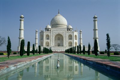 Vy över Taj Mahal, byggt av kejsar Shah Jahan (1592-1666), färdigställt 1643 (foto) av Ustad Ahmad Lahori