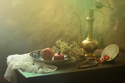 Stilleben med orientaliskt granatäpple av UstinaGreen
