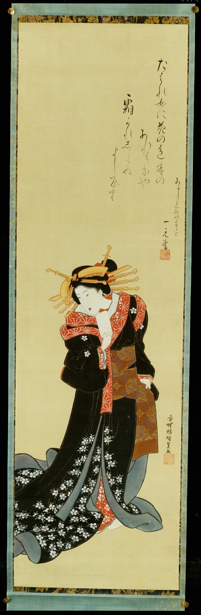 En stående kurtisan i en svart kimono med vita blomhuvuden som håller i en bunt papper av Utagawa Kunisada