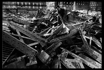 Rivning av den centrala marknaden i Paris, i augusti 1971 (s/v foto) av Victor Baltard