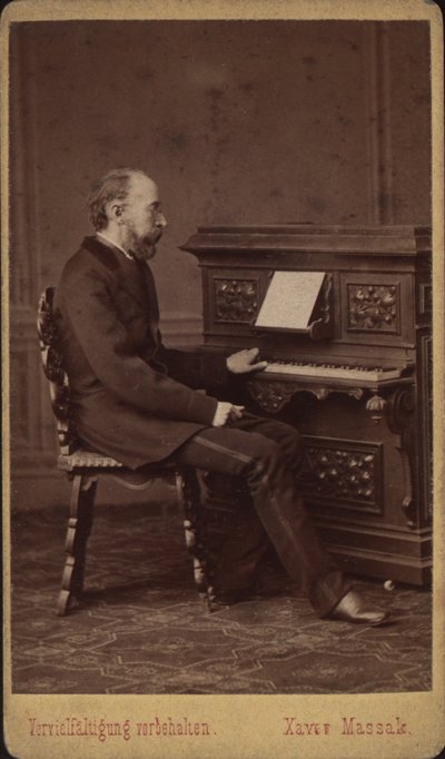 Porträtt av librettisten och kompositören Franz Friedrich Richard Genée 1823-1895, ca 1880-1885. av Vienna . Photo studio Xaver Massak