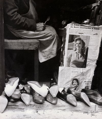 Skomakaren (svartvitt foto) av Vincenzo Balocchi